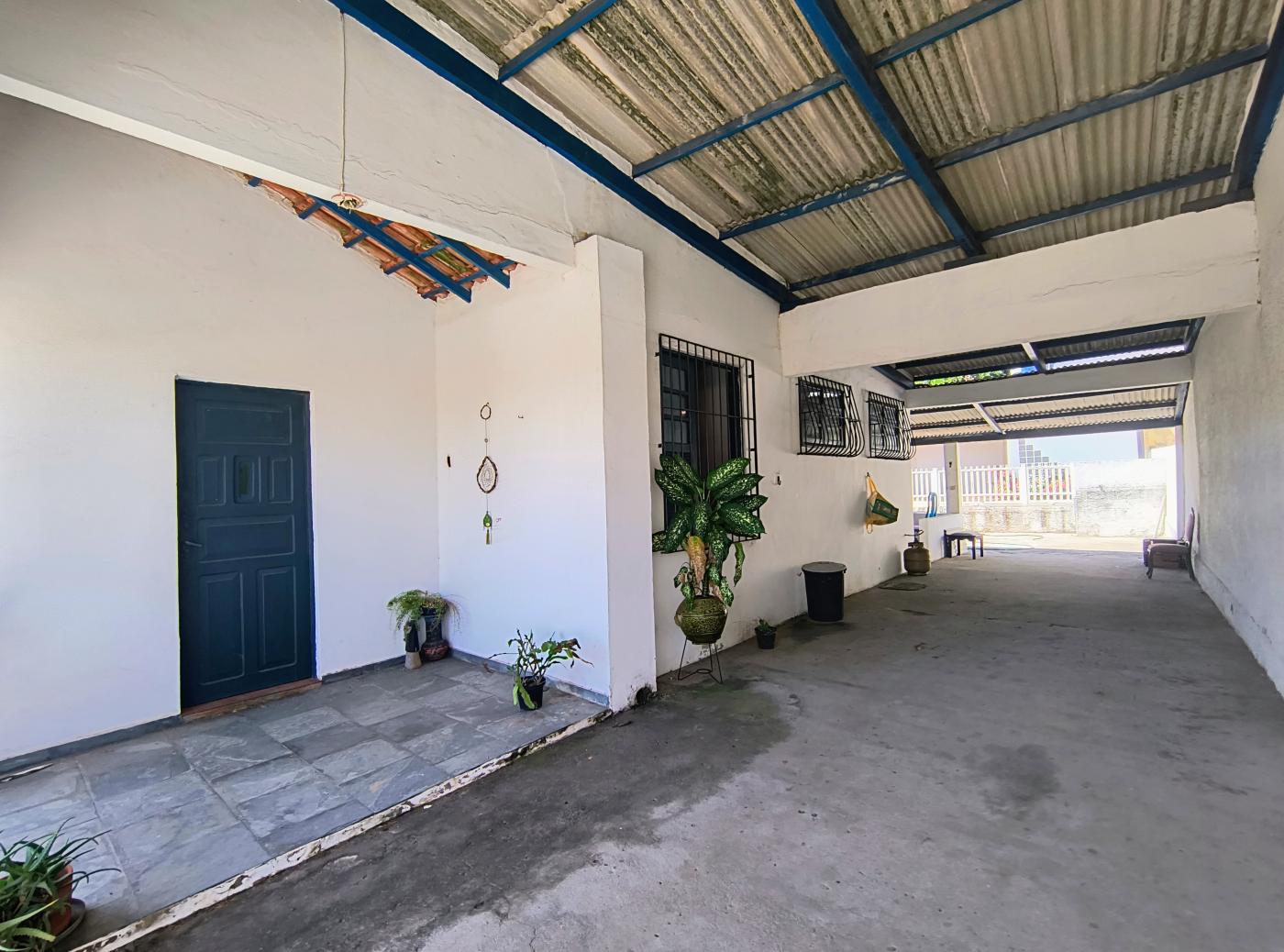 Casa à venda com 3 quartos, 300m² - Foto 3