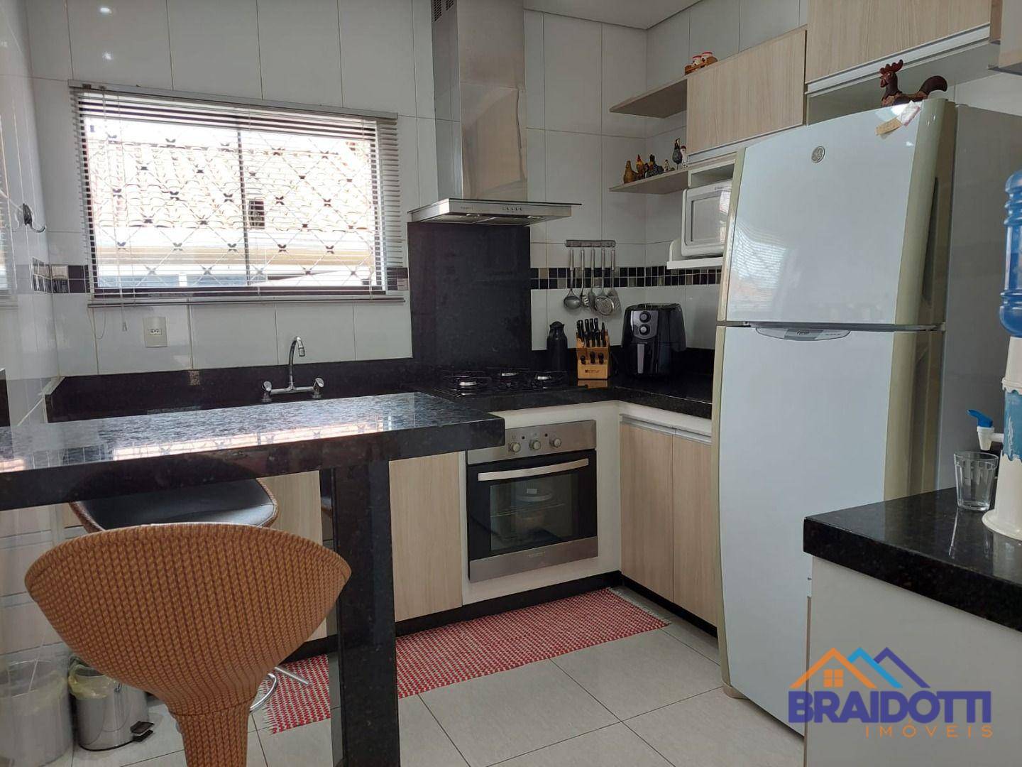 Casa à venda com 3 quartos, 163m² - Foto 1