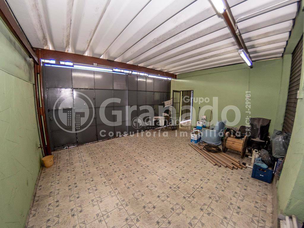 Casa à venda com 2 quartos, 300m² - Foto 25