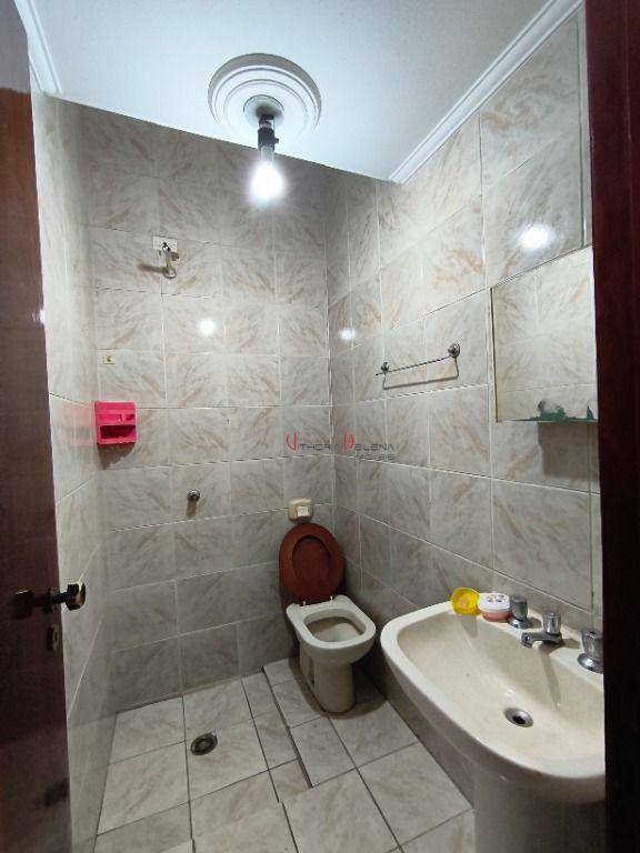 Casa para alugar com 3 quartos, 130m² - Foto 11
