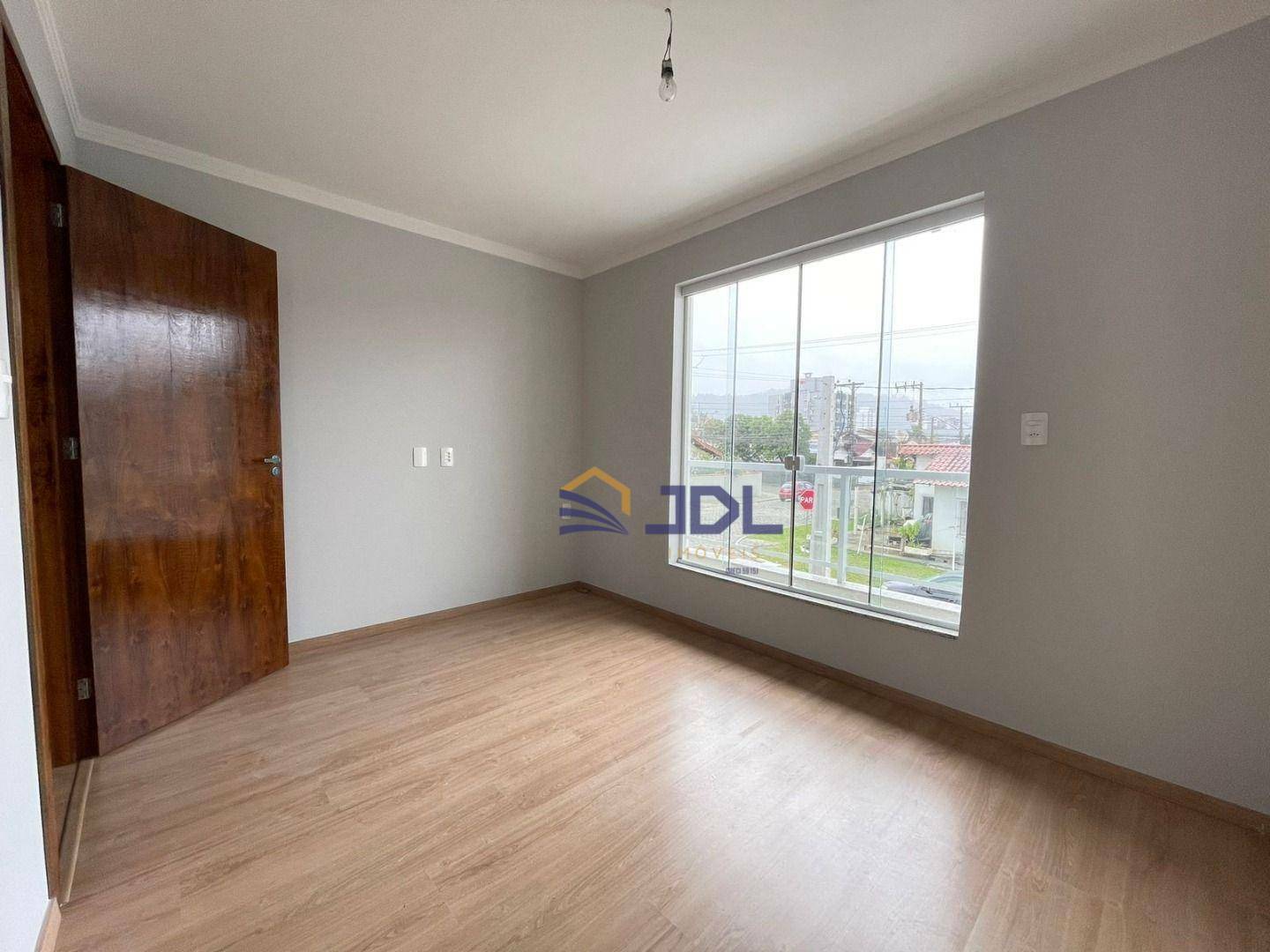 Casa à venda com 2 quartos, 70m² - Foto 5