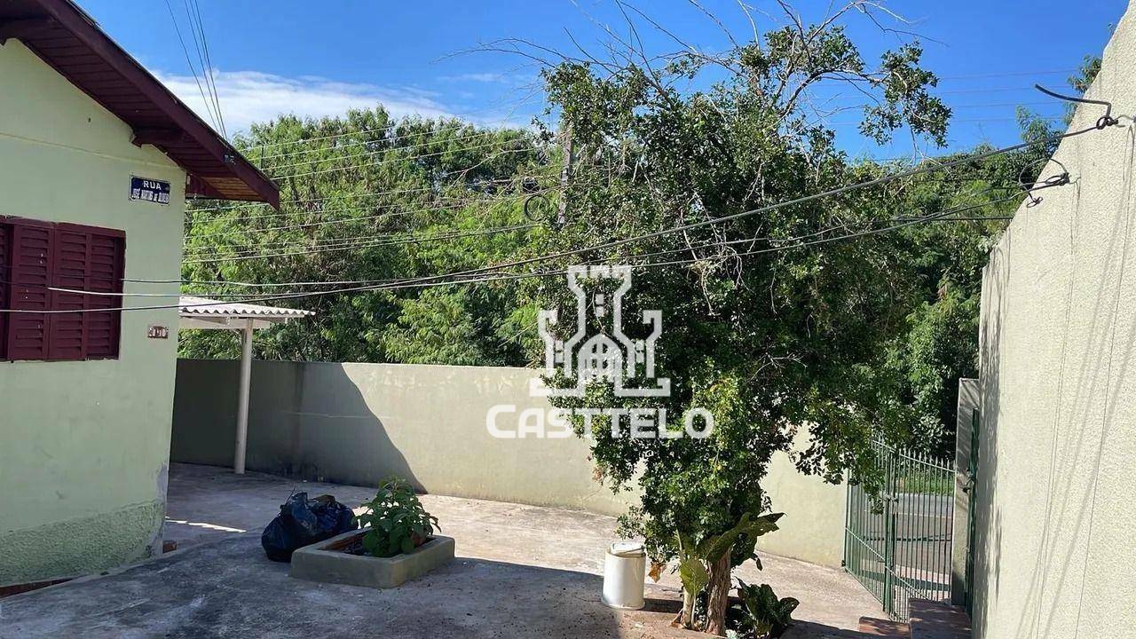 Casa à venda com 4 quartos, 220m² - Foto 2