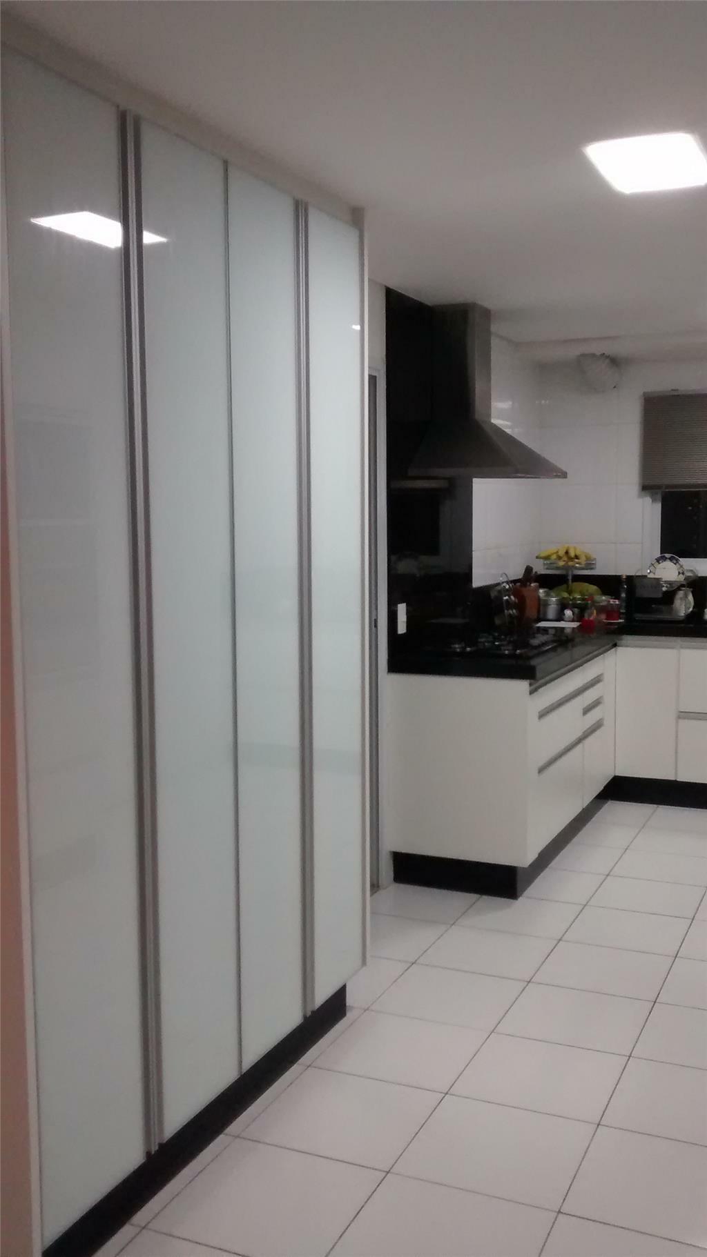 Apartamento à venda com 3 quartos, 234m² - Foto 9