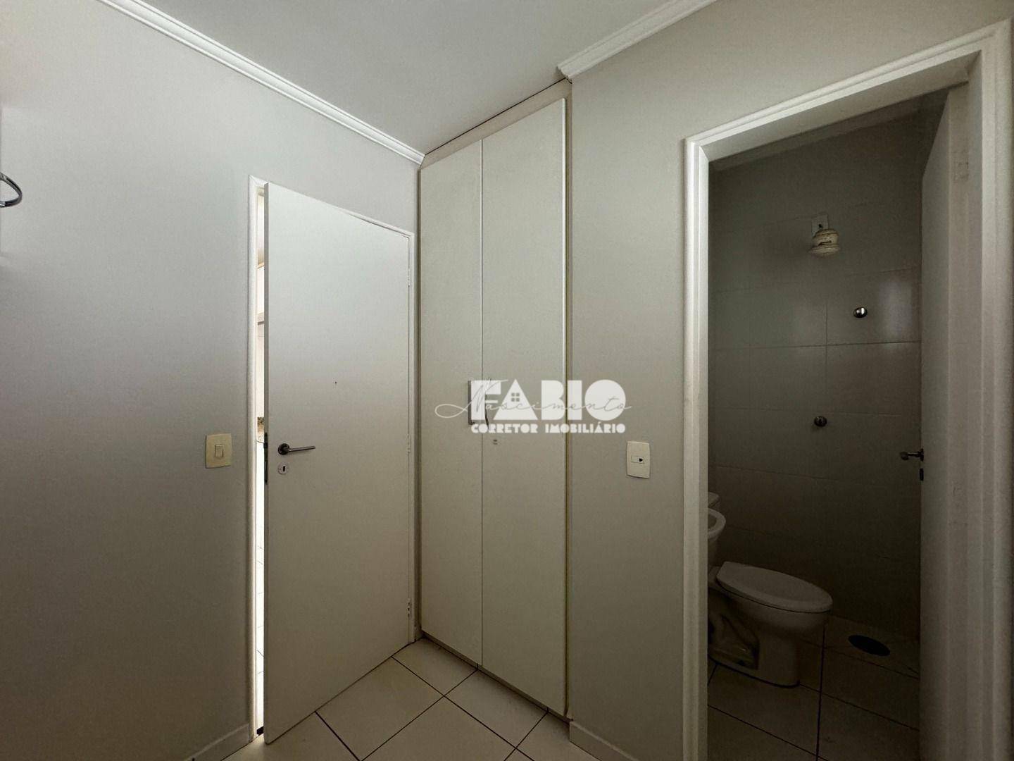 Casa de Condomínio à venda com 4 quartos, 250m² - Foto 13