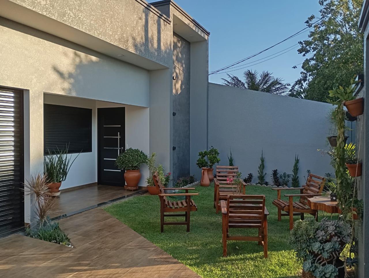 Casa à venda com 3 quartos, 296m² - Foto 1