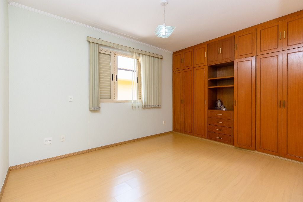 Casa à venda com 4 quartos, 332m² - Foto 37