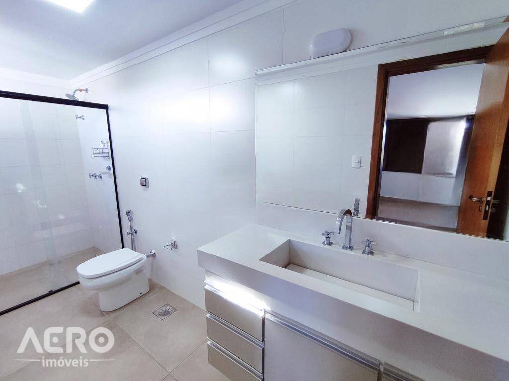 Casa de Condomínio à venda e aluguel com 5 quartos, 400m² - Foto 35