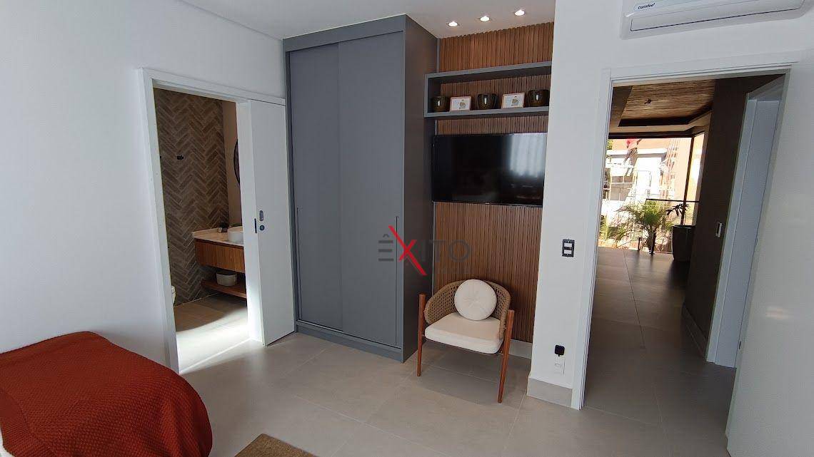 Casa à venda com 6 quartos, 460m² - Foto 32