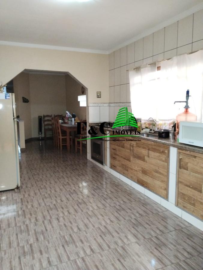 Casa à venda com 3 quartos, 300m² - Foto 1