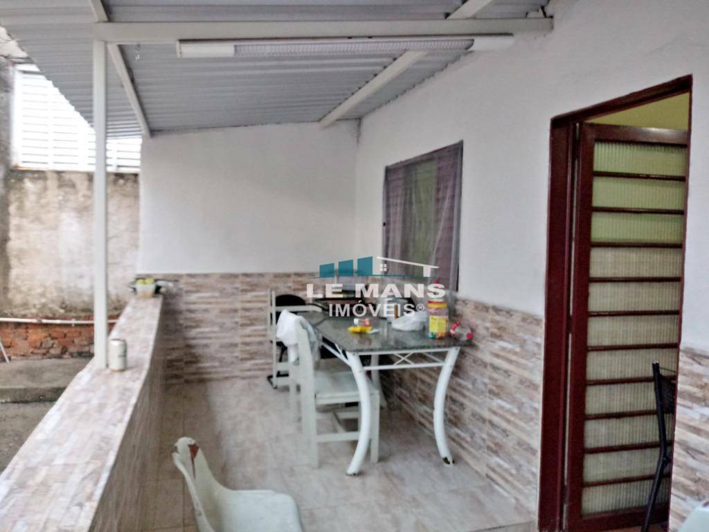 Casa à venda com 3 quartos, 70m² - Foto 4