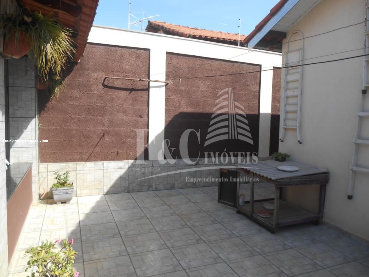 Casa à venda com 3 quartos, 200m² - Foto 11