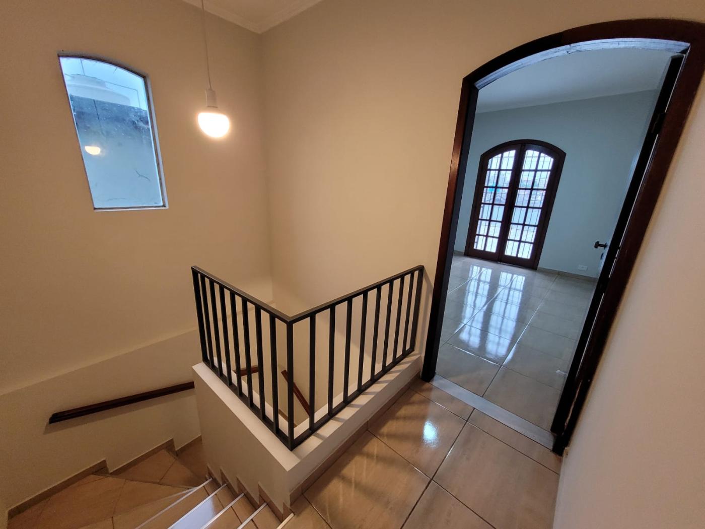 Casa à venda com 3 quartos, 168m² - Foto 1