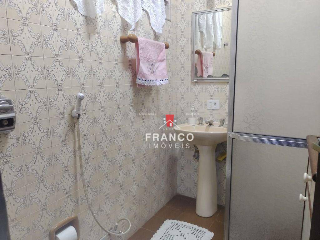 Casa à venda com 3 quartos, 229m² - Foto 13