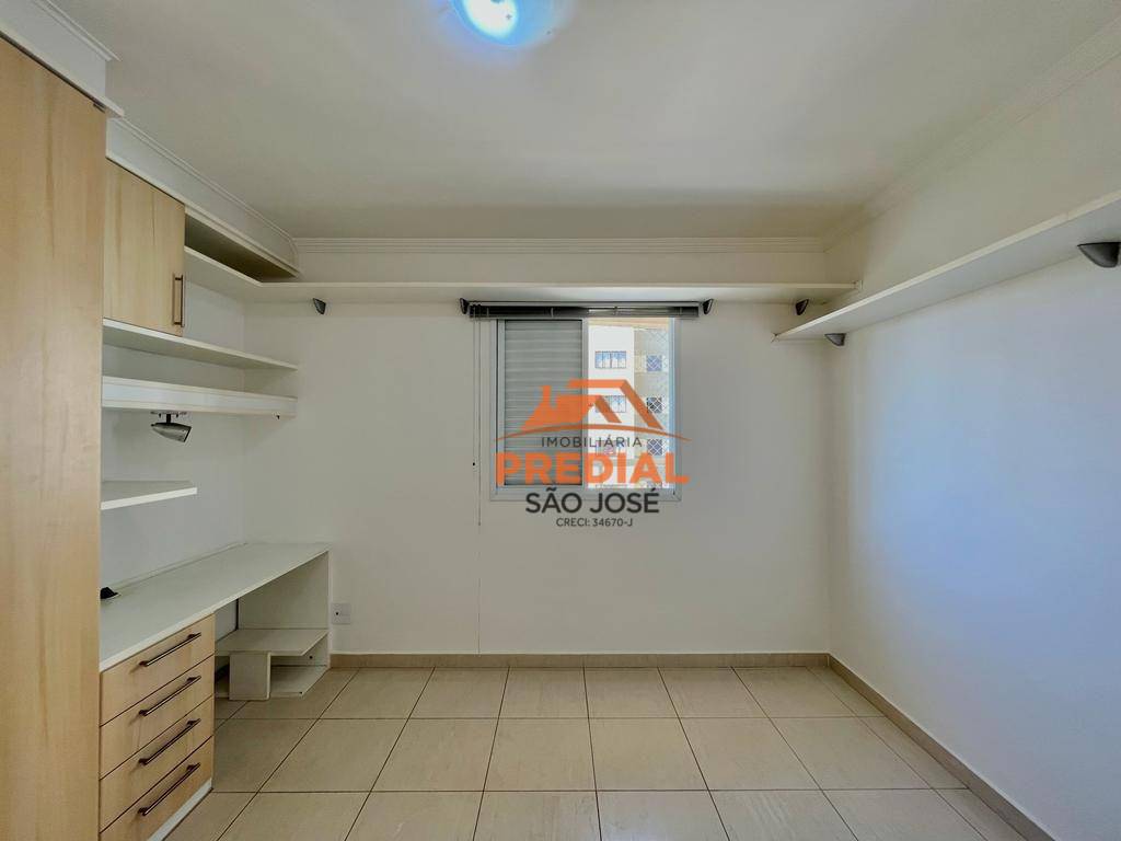 Apartamento para alugar com 2 quartos, 75m² - Foto 11