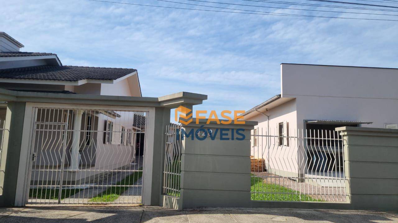 Casa à venda com 4 quartos, 290m² - Foto 2