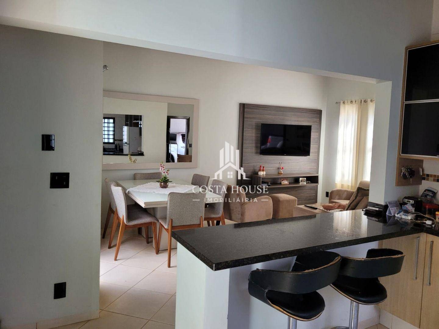 Casa à venda com 3 quartos, 170m² - Foto 2