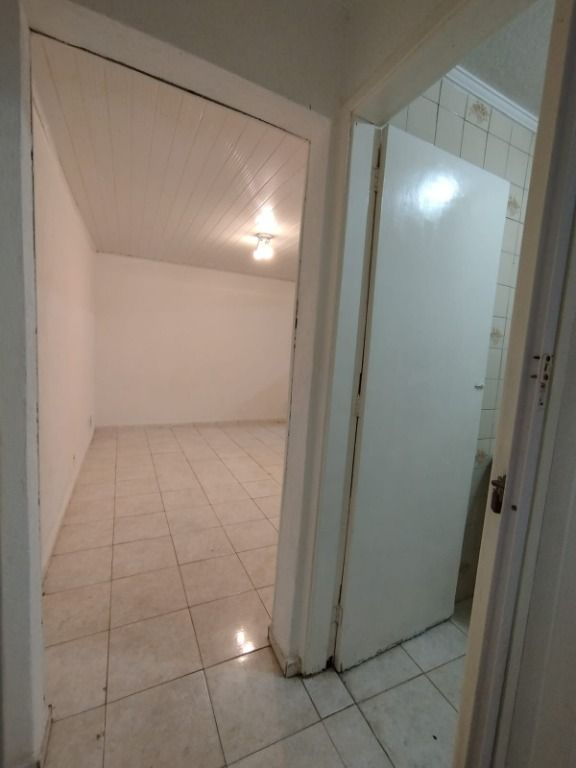 Casa para alugar com 2 quartos, 40m² - Foto 5