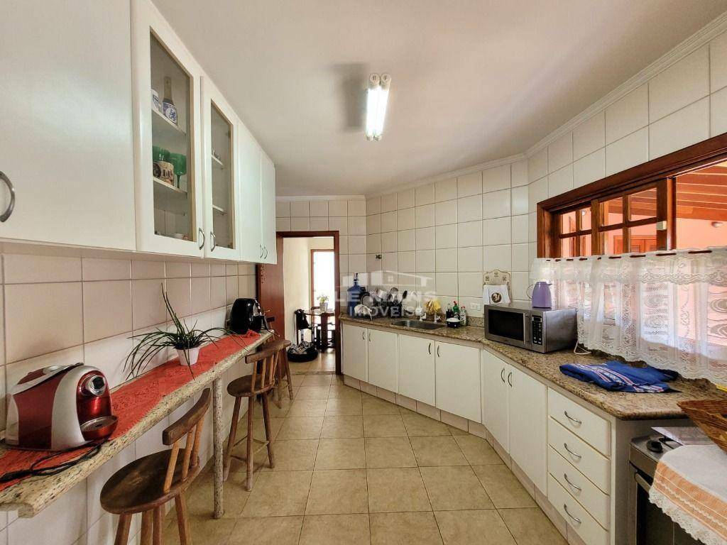 Casa à venda com 3 quartos, 200m² - Foto 7