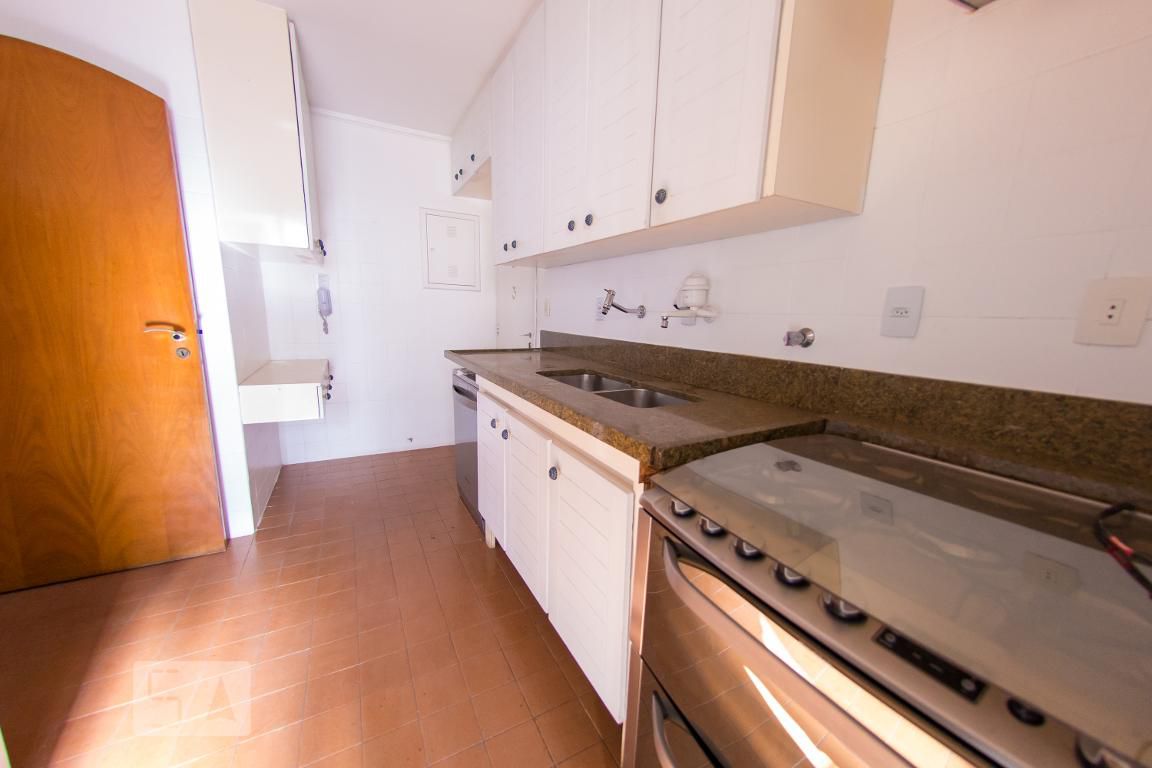 Apartamento à venda com 3 quartos, 198m² - Foto 4