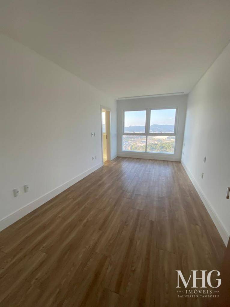 Apartamento à venda com 4 quartos, 293m² - Foto 2