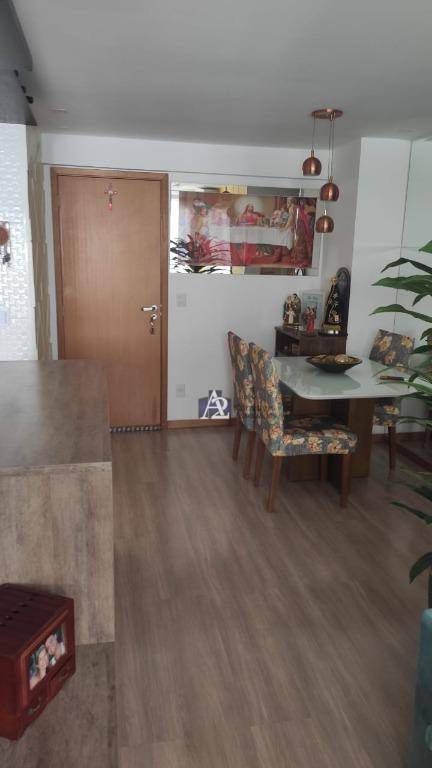 Apartamento à venda com 2 quartos, 61m² - Foto 4