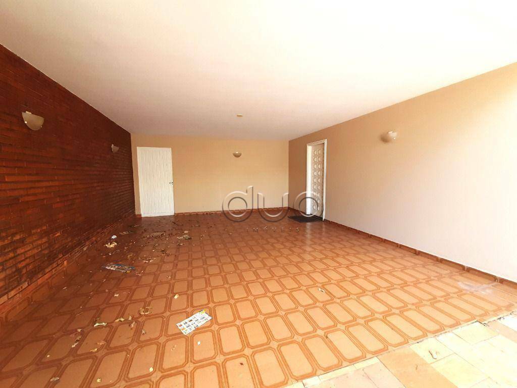 Casa para alugar com 3 quartos, 224m² - Foto 2