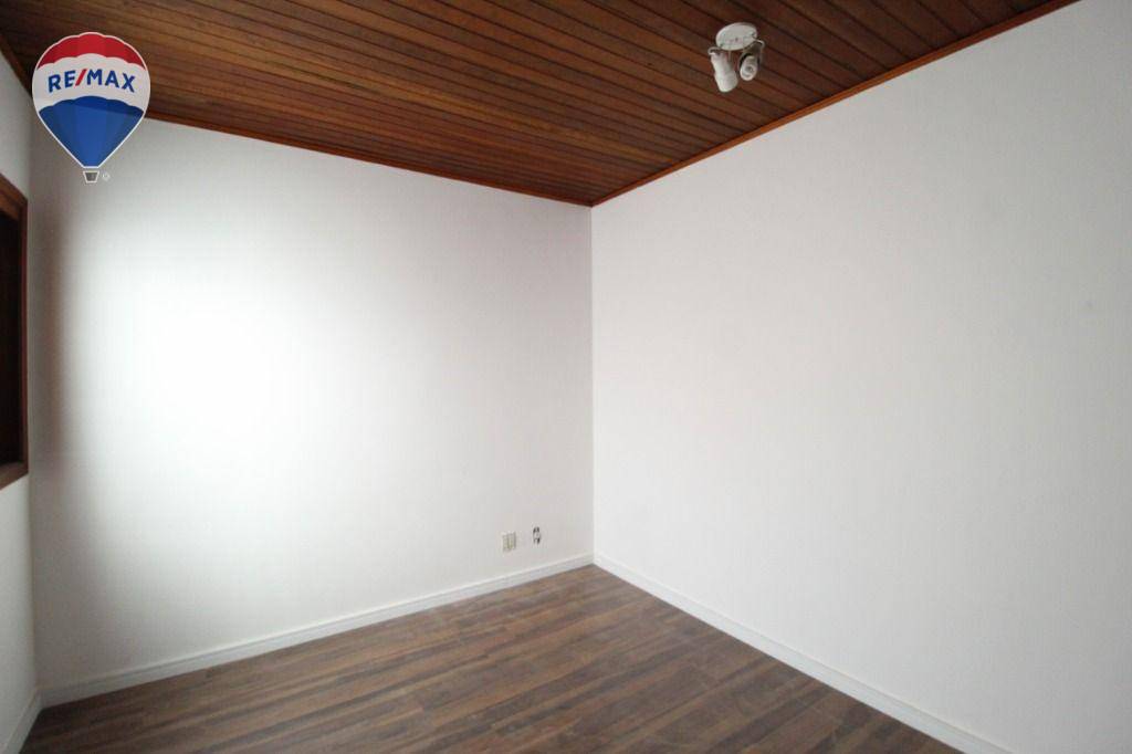 Casa para alugar com 4 quartos, 320m² - Foto 18