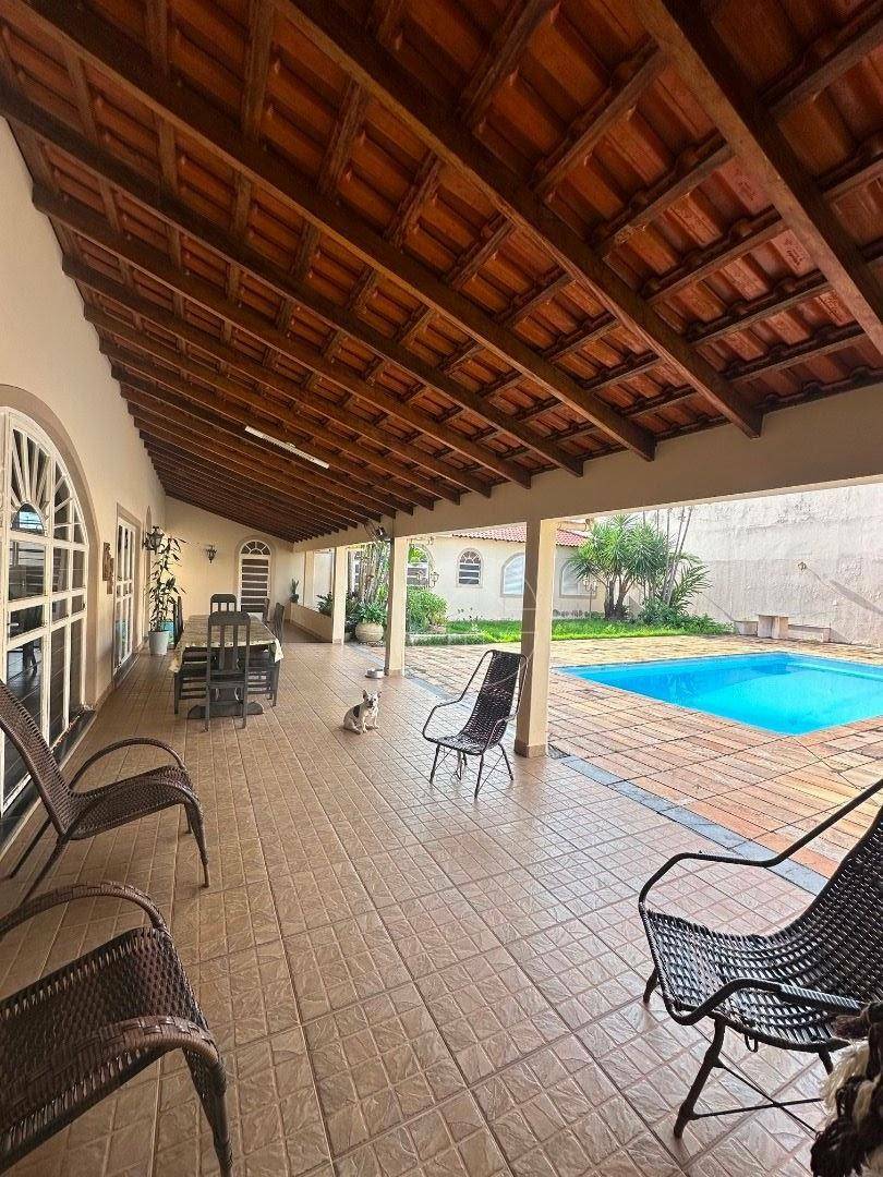 Casa à venda com 3 quartos, 320m² - Foto 9