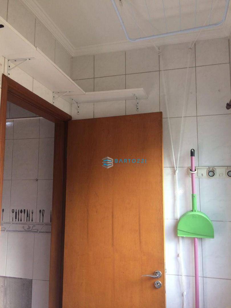 Apartamento à venda com 2 quartos, 70m² - Foto 17