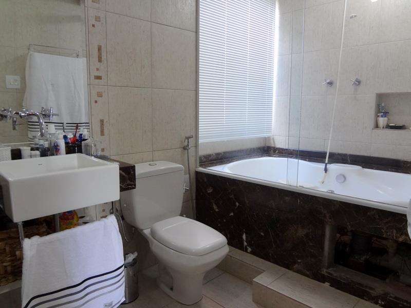 Casa de Condomínio à venda com 3 quartos, 220m² - Foto 17