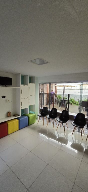 Apartamento à venda com 3 quartos, 80m² - Foto 3