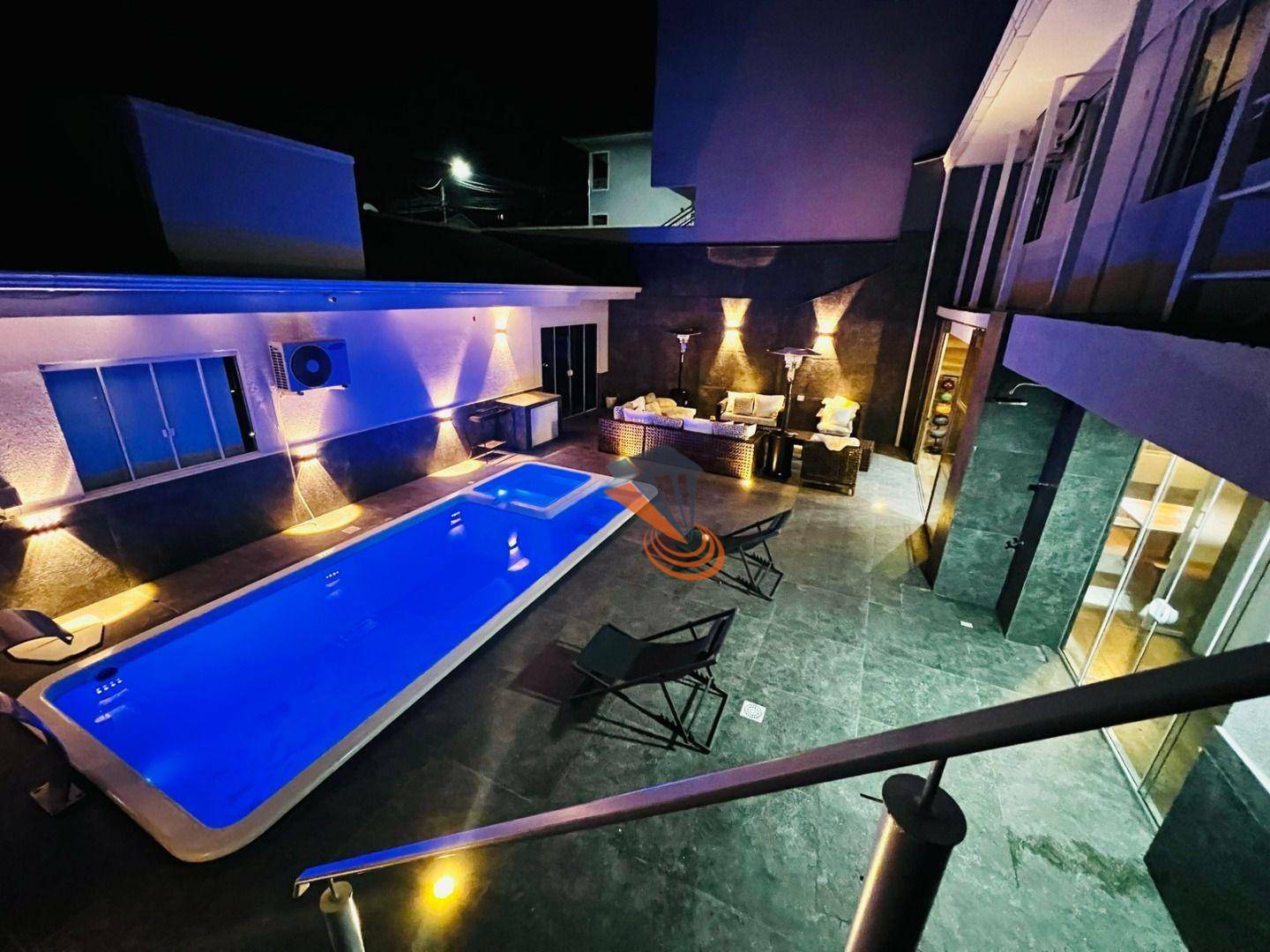 Casa à venda com 4 quartos, 188m² - Foto 1