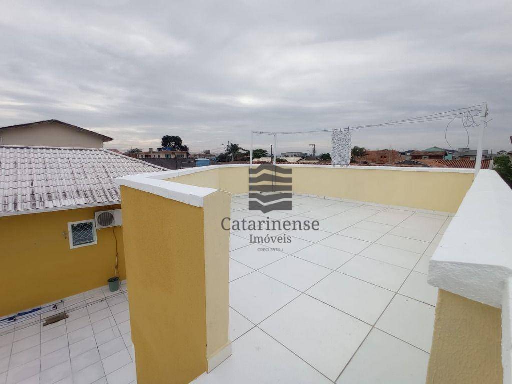 Casa à venda com 3 quartos, 80m² - Foto 14