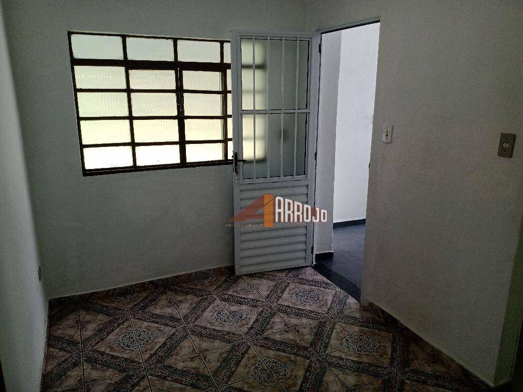 Casa para alugar com 2 quartos, 50m² - Foto 13