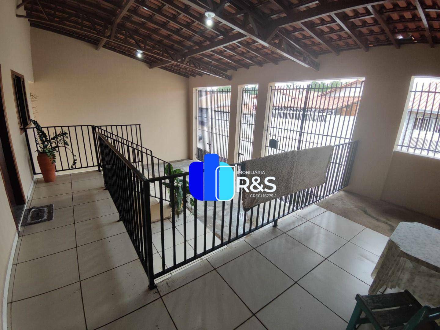 Casa à venda com 5 quartos, 280m² - Foto 2
