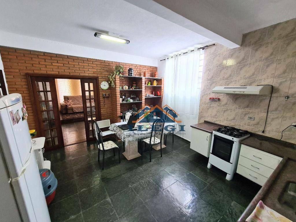 Casa à venda com 3 quartos, 246m² - Foto 8