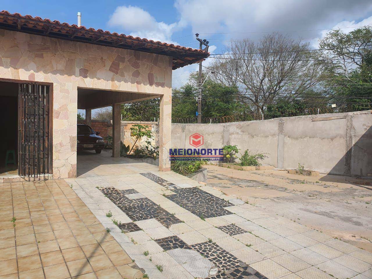 Casa à venda com 3 quartos, 280m² - Foto 1