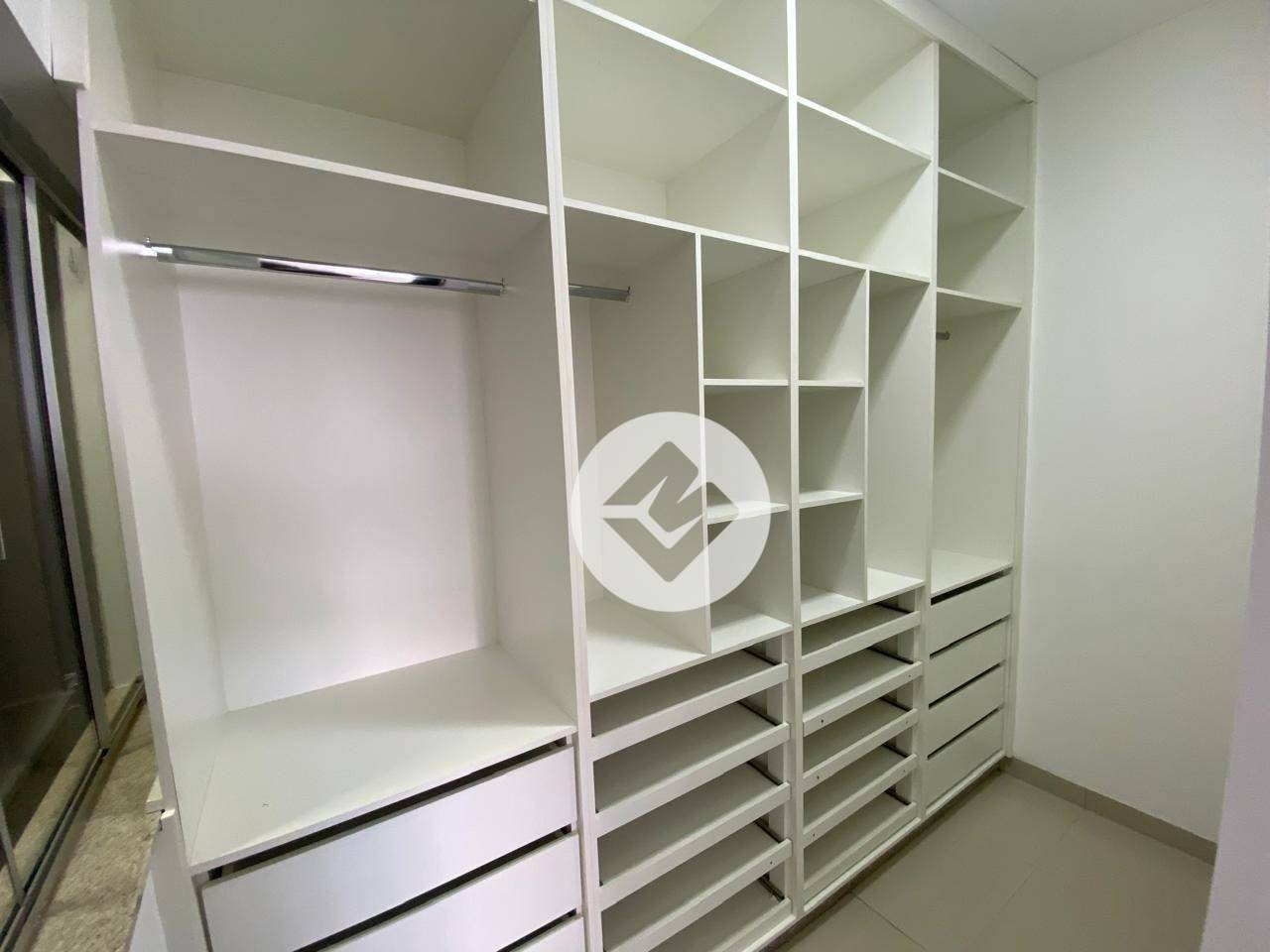Casa para alugar com 4 quartos, 350m² - Foto 12