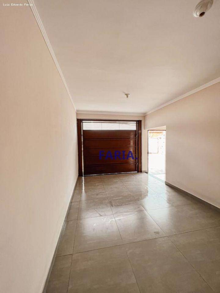 Casa à venda com 2 quartos, 102m² - Foto 2