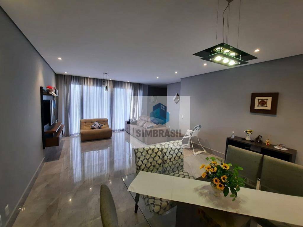 Casa à venda com 3 quartos, 244m² - Foto 1