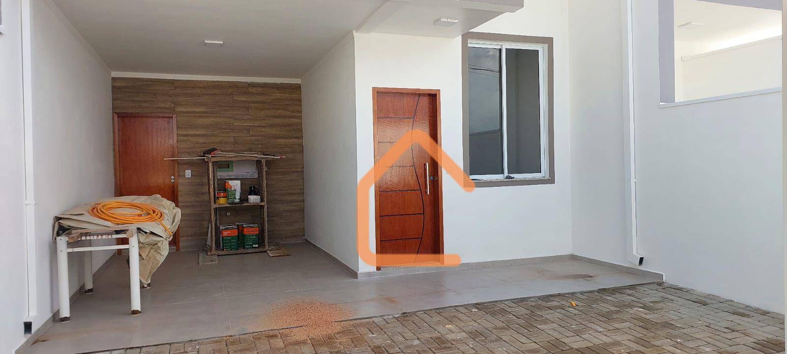 Casa à venda com 3 quartos, 114m² - Foto 1