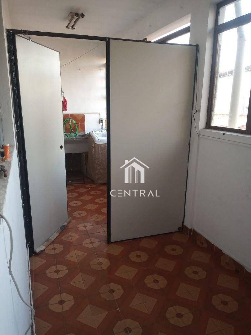 Sobrado à venda com 2 quartos, 300m² - Foto 6