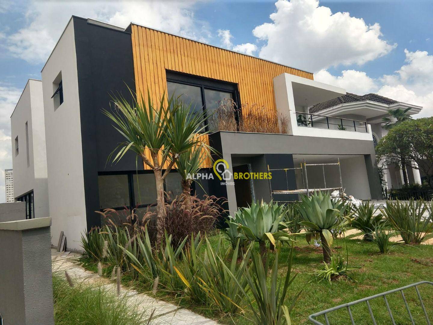 Casa de Condomínio à venda com 4 quartos, 660m² - Foto 1