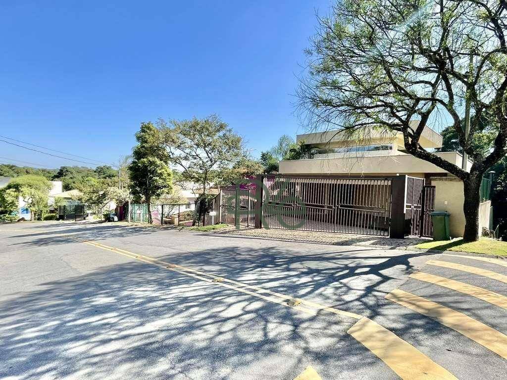 Casa de Condomínio à venda com 4 quartos, 244m² - Foto 2