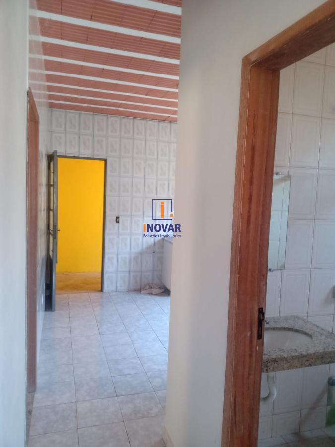 Casa à venda com 2 quartos, 200m² - Foto 2