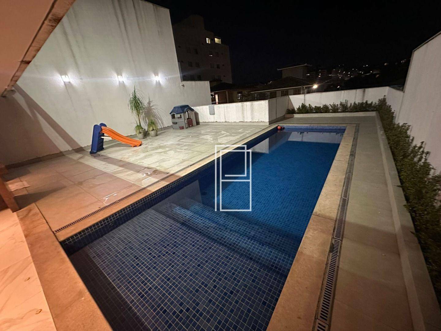 Casa à venda com 4 quartos, 250m² - Foto 7