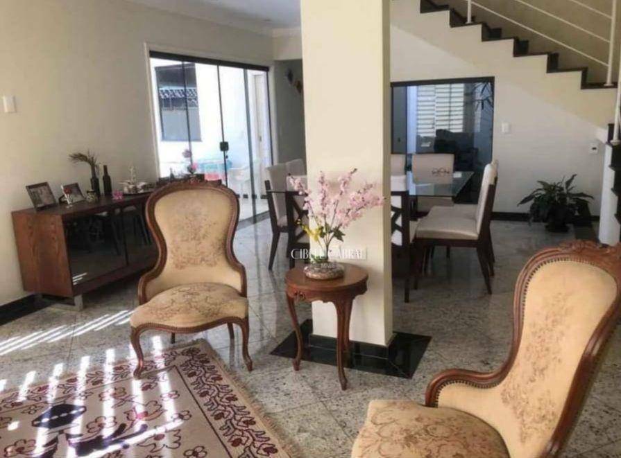 Casa à venda com 3 quartos, 250m² - Foto 3