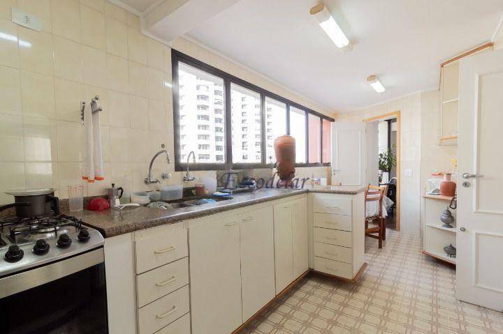 Apartamento à venda com 3 quartos, 200m² - Foto 2