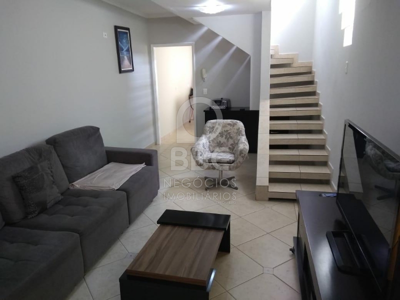 Sobrado à venda com 2 quartos, 170m² - Foto 1