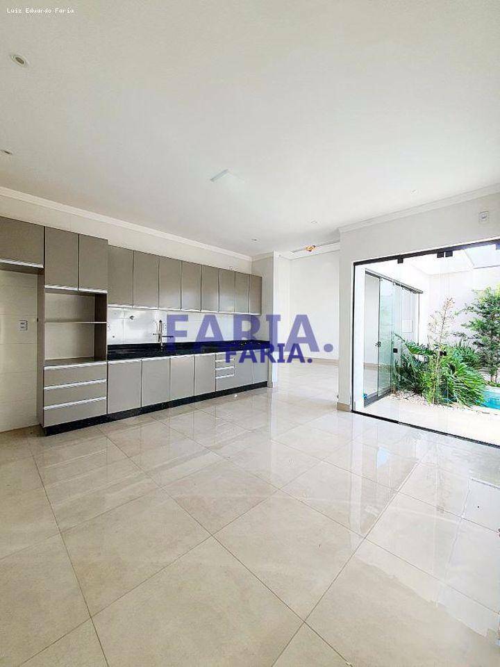 Casa à venda com 3 quartos, 167m² - Foto 5